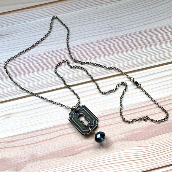 Modcloth Jewelry - Modcloth Keyhole Necklace